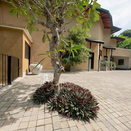 Melheim Kandy Villas Esterno foto