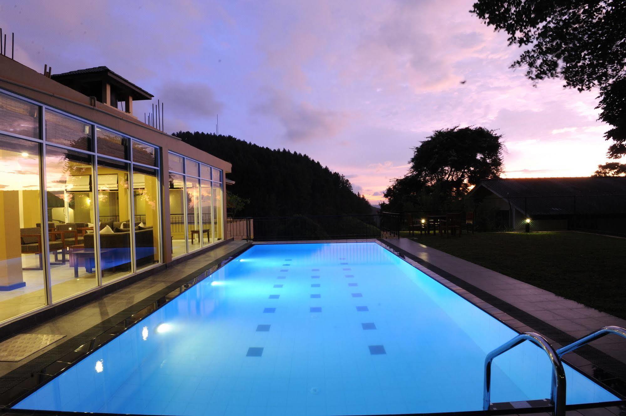 Melheim Kandy Villas Esterno foto