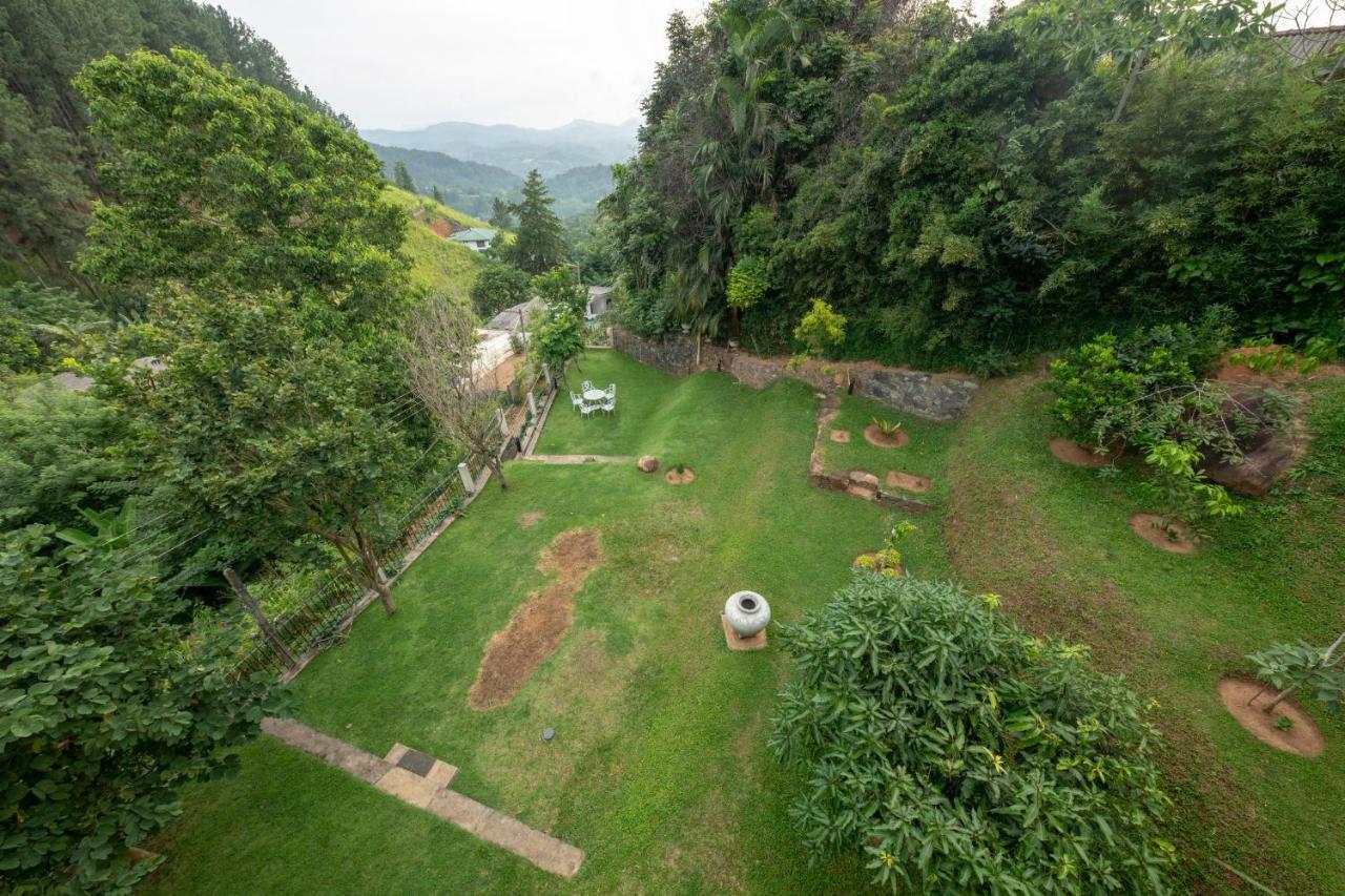 Melheim Kandy Villas Esterno foto