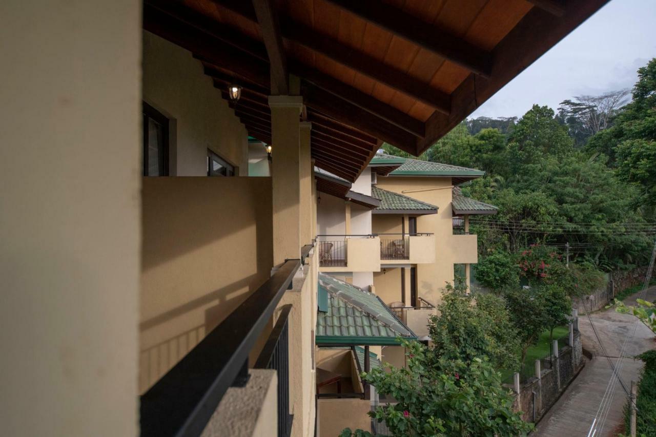 Melheim Kandy Villas Esterno foto