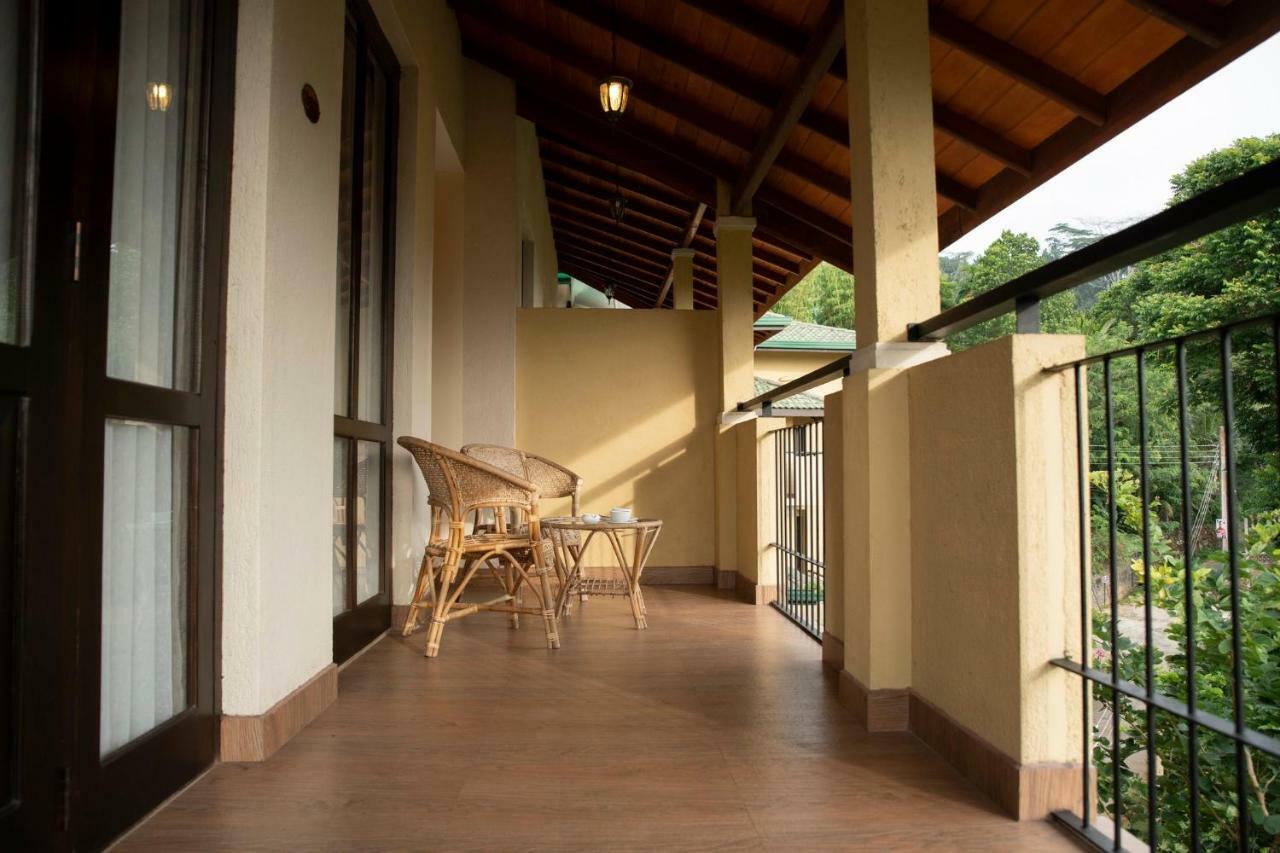 Melheim Kandy Villas Esterno foto